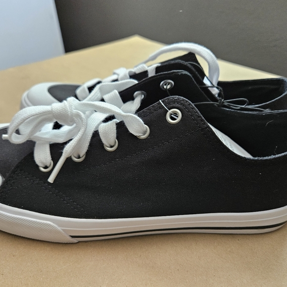 Shoe's size 6 boys nwt - Picture 5 of 9